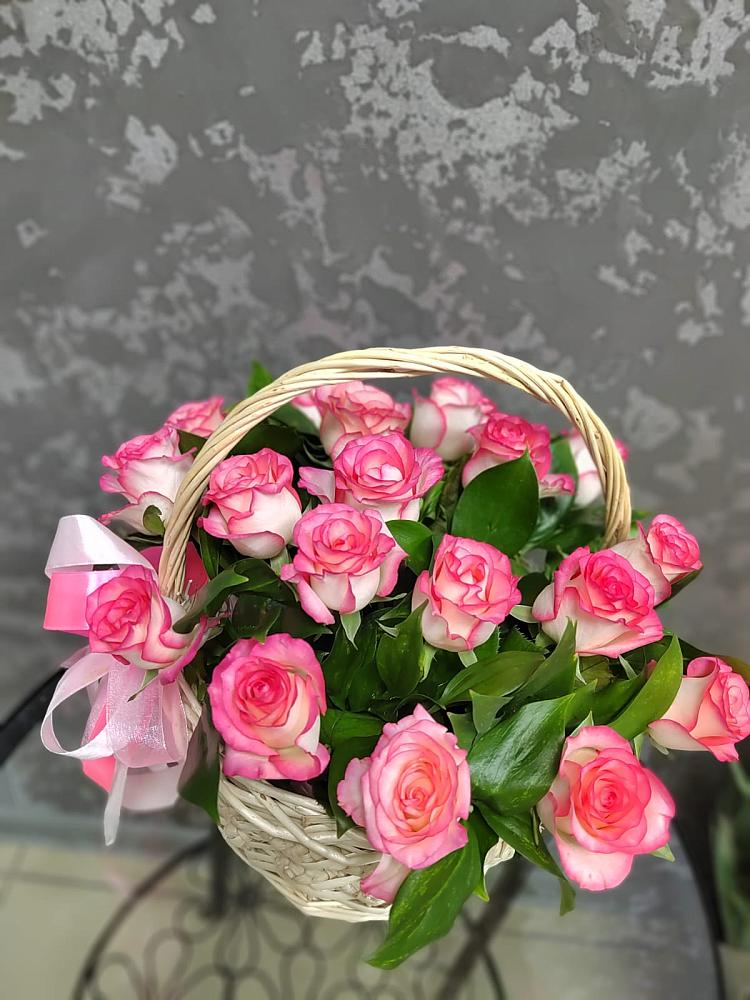 Цветочная композиция из Розы в корзине в Трубчевске