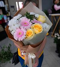 Букет цветов из:  Герберы, Розы и Хризантемы в Трубчевске