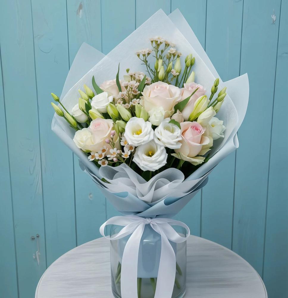 Букет цветов из: Розы и Лизиантусы в Трубчевске