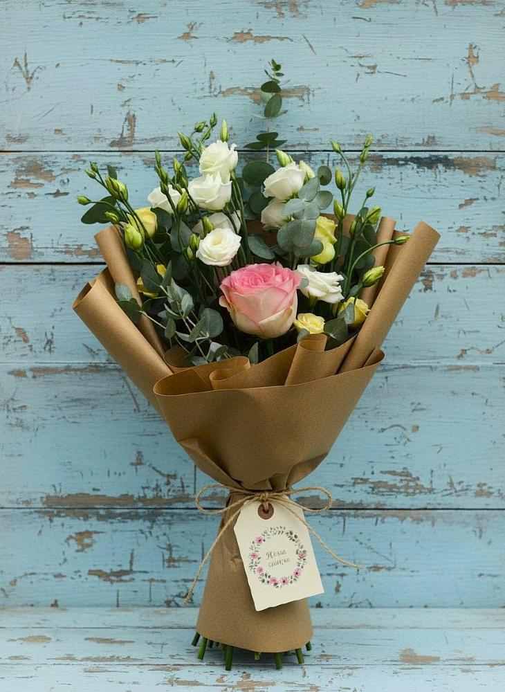 Букет цветов из: Розы и Лизиантусы в Трубчевске