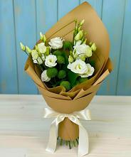 Букет цветов из:  Хризантемы и Лизиантусы в Трубчевске