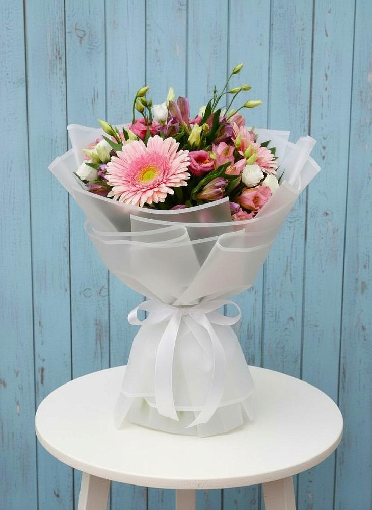 Букет цветов из: Герберы, Альстромерии и Лизиантусы в Трубчевске