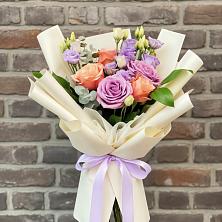 Букет цветов из:  Лизиантусы и Розы в Трубчевске