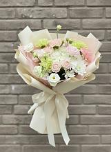Букет цветов из:  Гвоздики, Розы, Лизиантусы и Хризантемы в Трубчевске