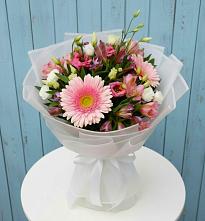 Букет цветов из:  Герберы, Альстромерии и Лизиантусы в Трубчевске