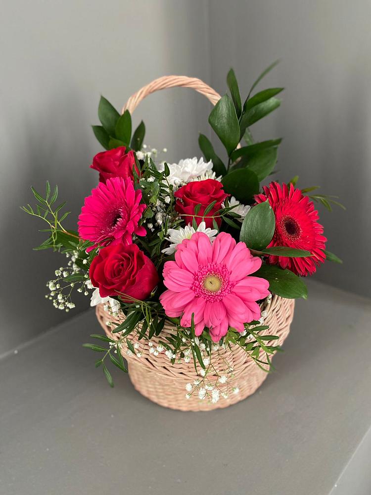Цветочная композиция из Розы, Хризантемы и Герберы в корзине в Трубчевске