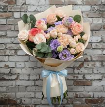 Букет цветов из:  Розы, Лизиантусы и Гвоздики #REPLACE_PRED# Трубчевске