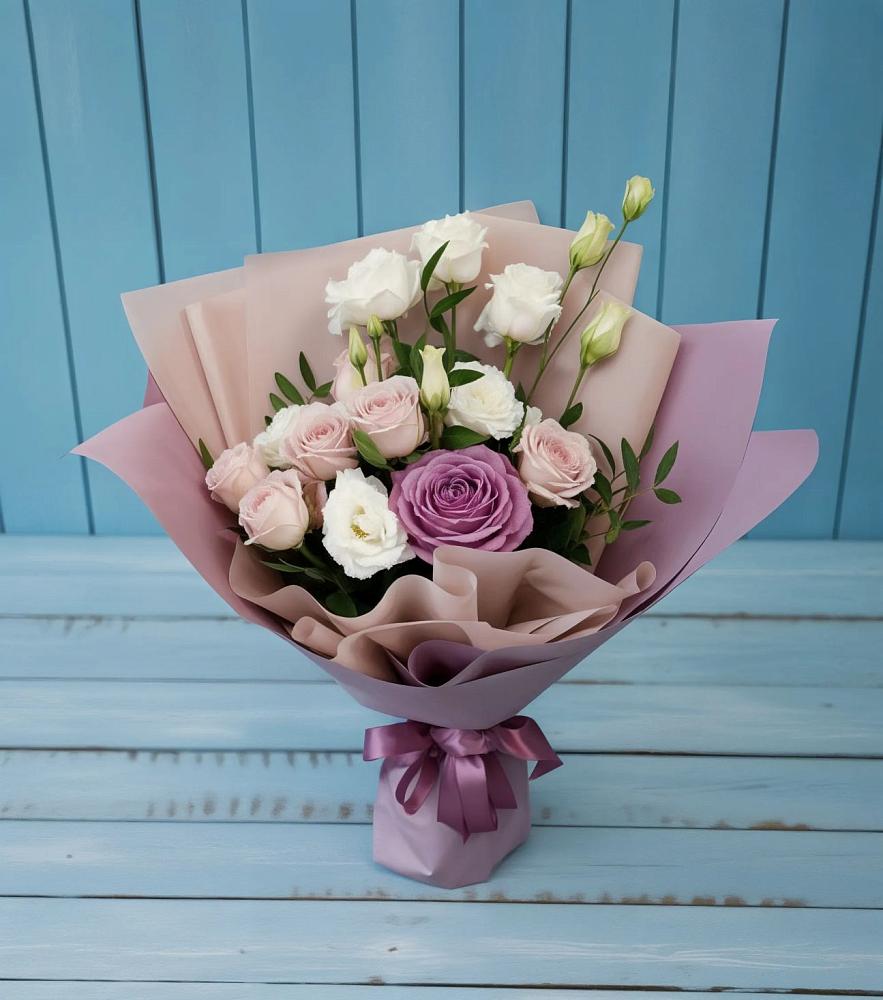 Букет цветов из: Розы и Лизиантусы в Трубчевске